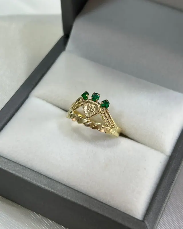 Anillo 15 Años, 3 Piedras
