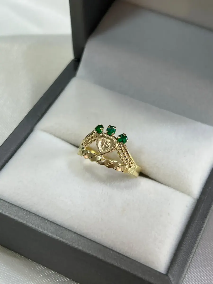 Anillo 15 Años, 3 Piedras