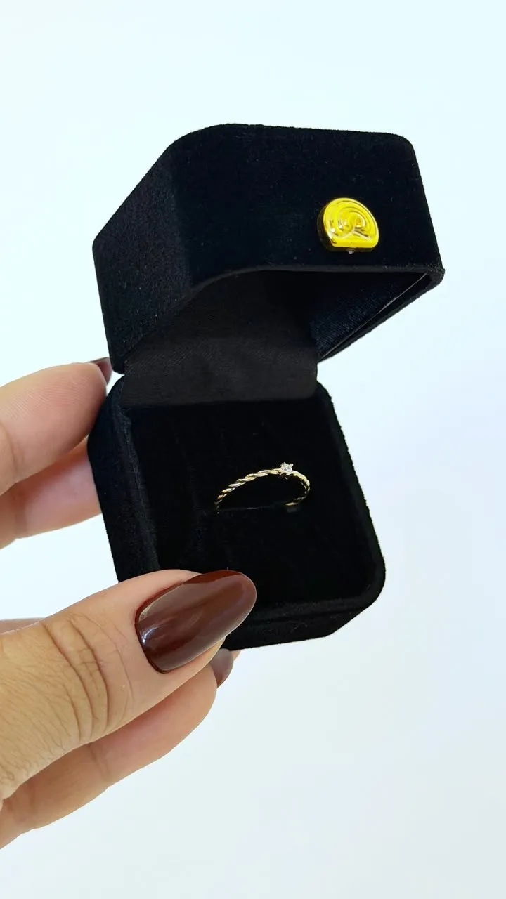 Anillo Cordón Torcido con Circón Ajustable