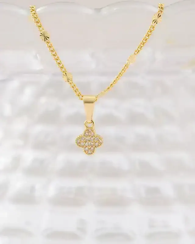 Dije Clover Circonias 7 mm