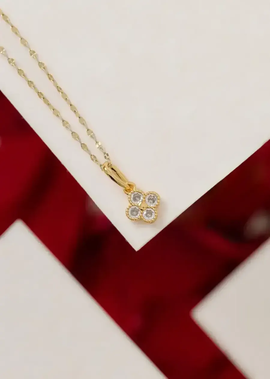 Dije Clover Motif
