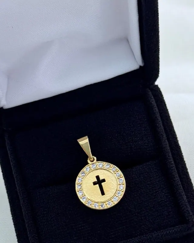 Dije Medalla Cruz con Circonias