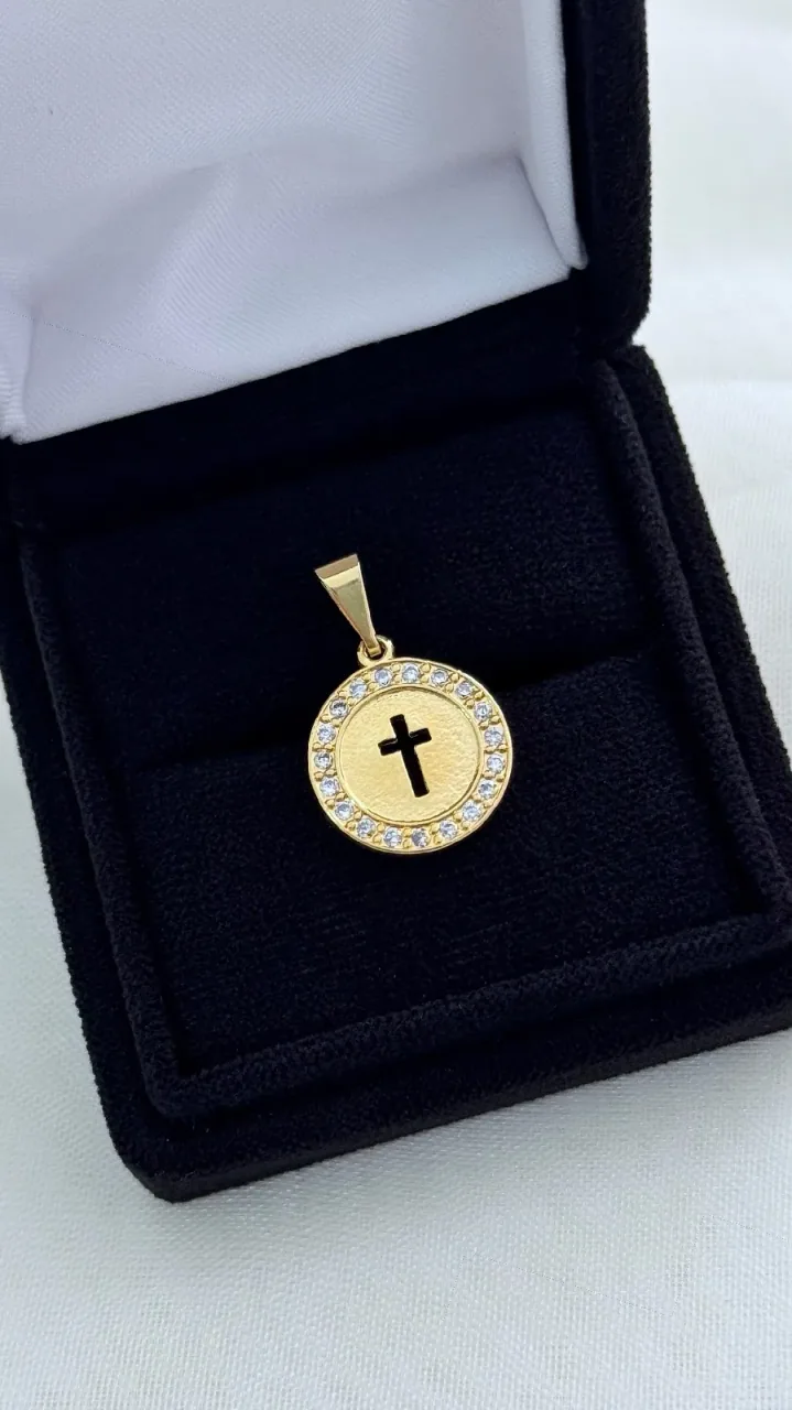 Dije Medalla Cruz con Circonias