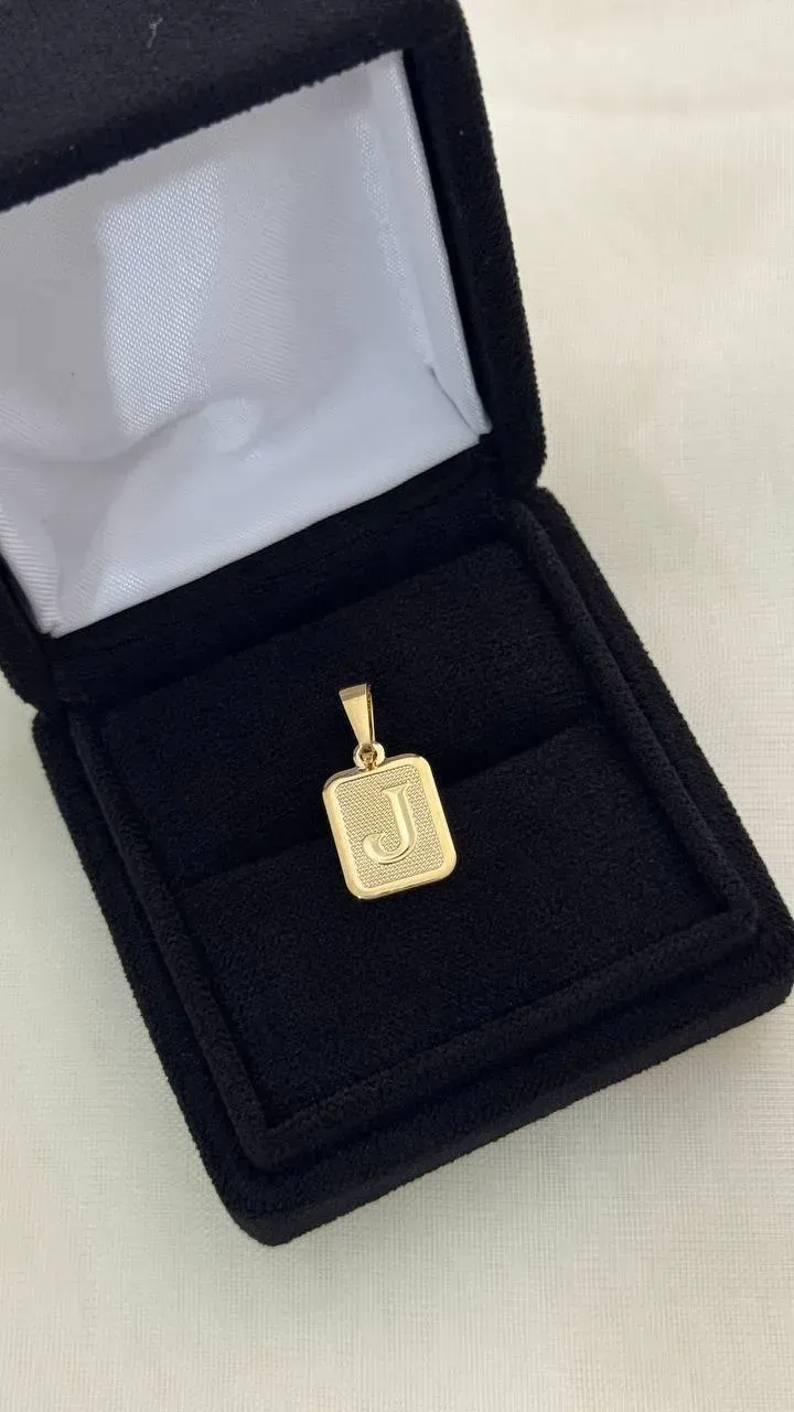 Dije Placa Inicial J
